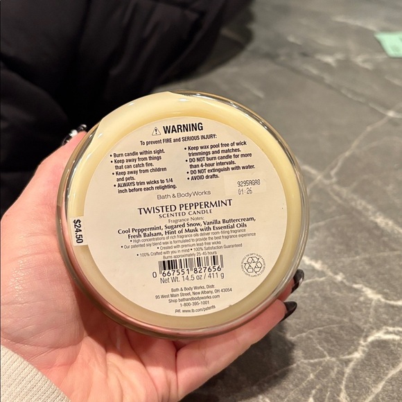 Bath & Body Works Twisted Peppermint 3-Wick Candle NEW Holiday Scent - Picture 4 of 4